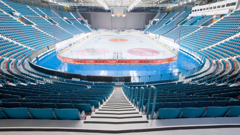 Golvlösningar för arenor och ishallar