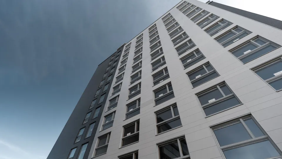 Industriella ytbehandlingslösningar för exteriöra träskivor 