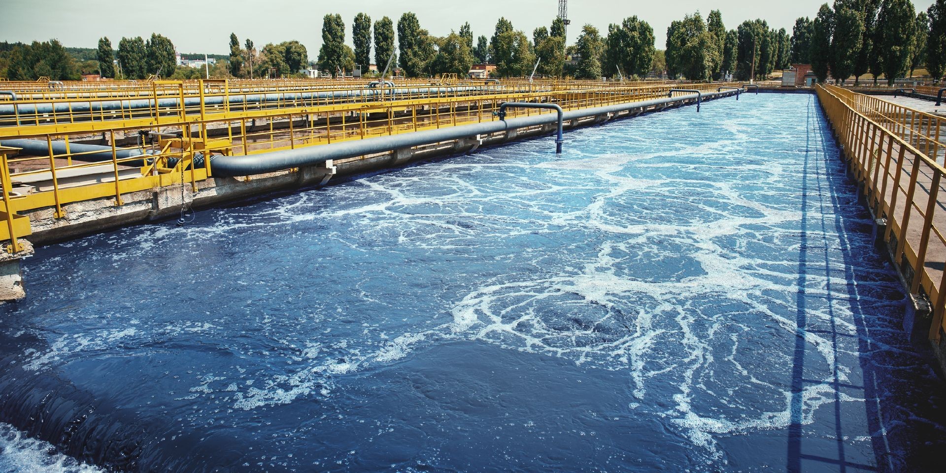 Industriella ytbehandlingslösningar för vatten- och avloppsreningsanläggningar