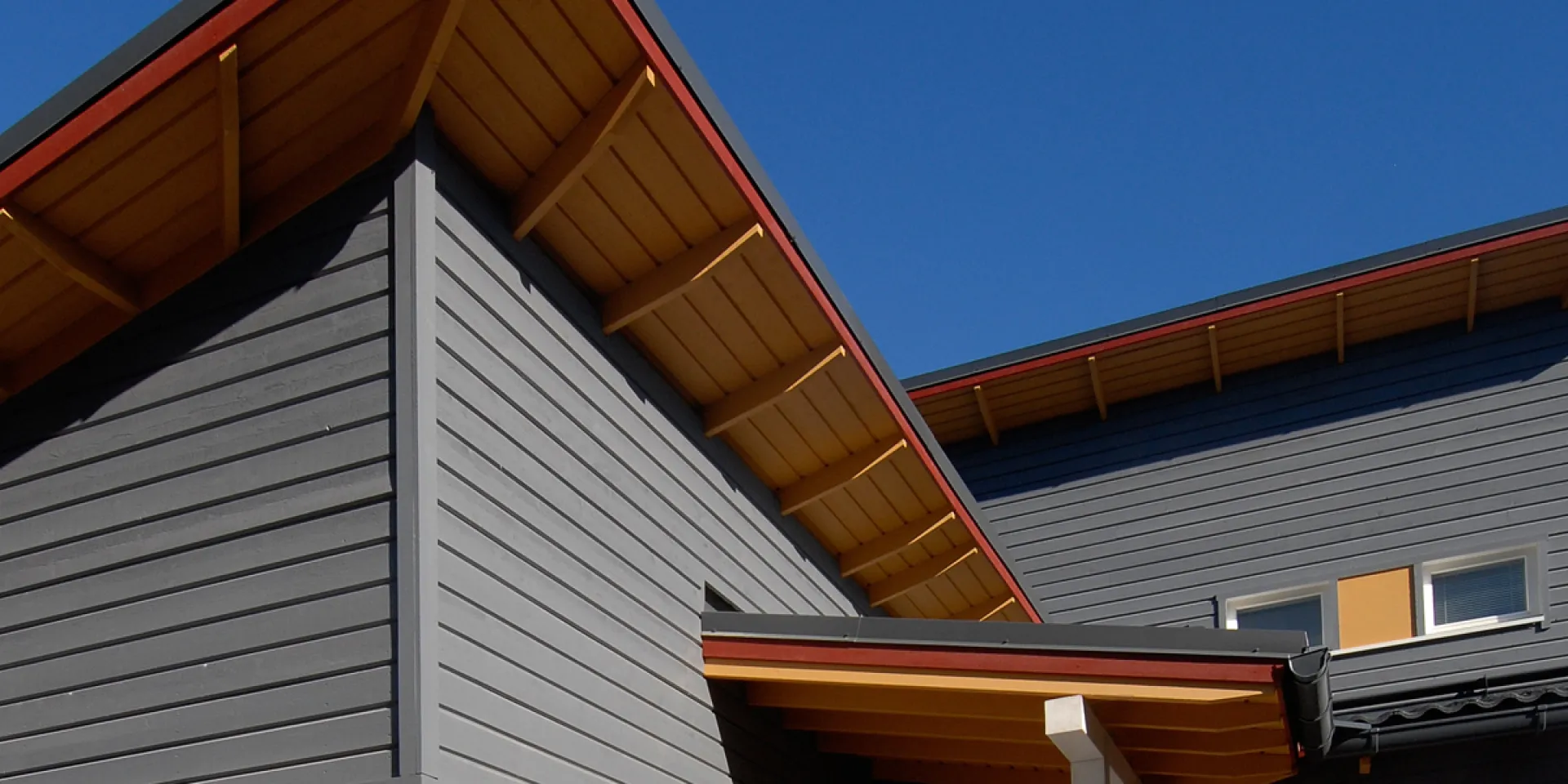 Industriella ytbehandlingslösningar för ytterpanel 