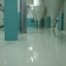 Beläggningslösningar för golv i tillverkningsanläggningar och kemisk industri 