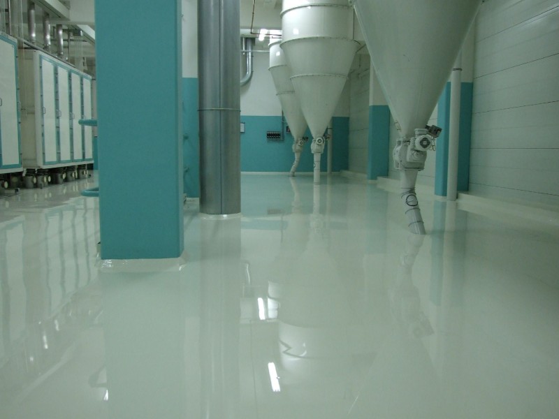 Beläggningslösningar för golv i tillverkningsanläggningar och kemisk industri 